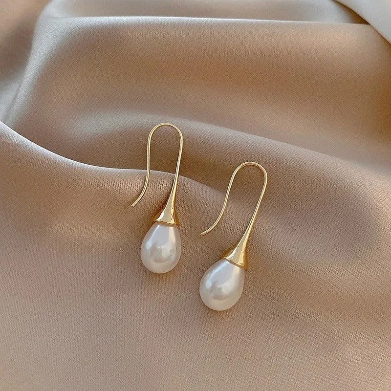Gold Pearl Earrings - Elegant Classic Design for Women, Perfect for Everyday and Special Occasions 1
