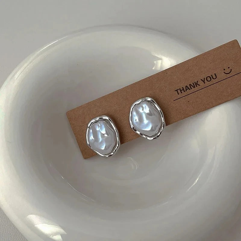 Gold Pearl Earrings for Women - Elegant Design 1