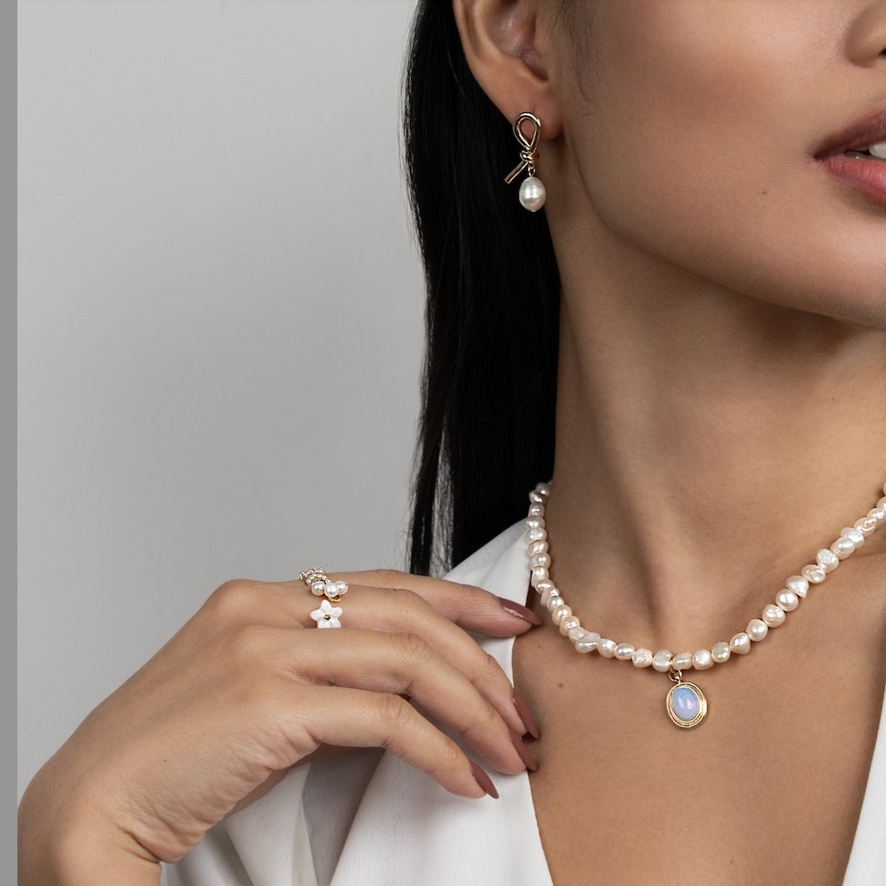 Gold Pearl Earrings with Knotted Design - Elegant Jewelry for Women 3