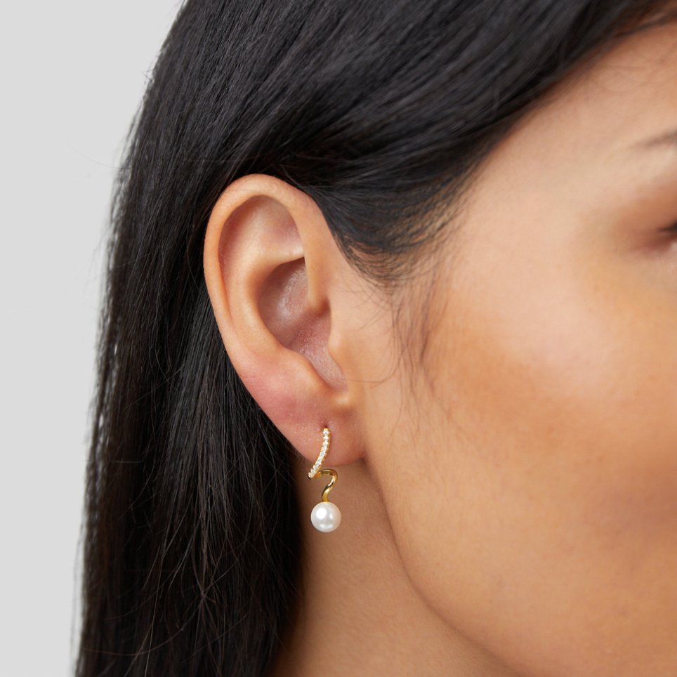 Gold Pearl Wave Earrings - Elegant Dainty Design for Women - Perfect for Everyday Wear or Gifts 1