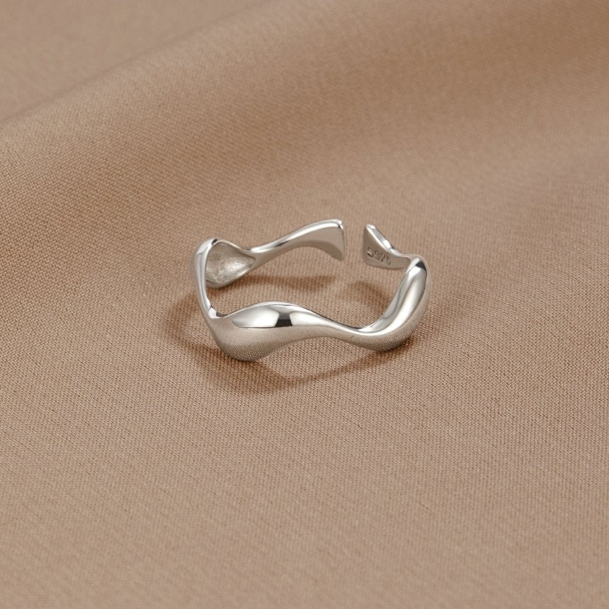Silver Minimalist Wave Ring for Women 0