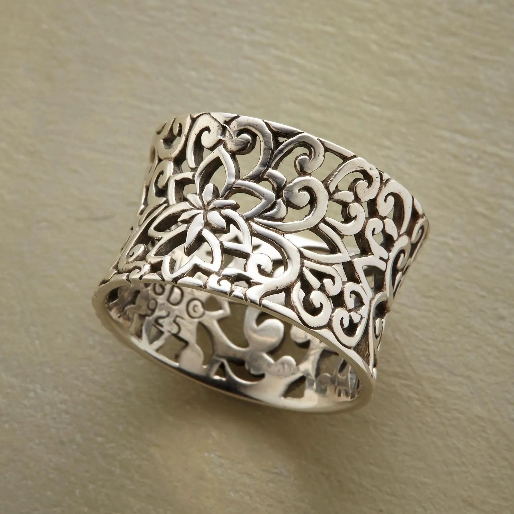 Silver Vintage Hollow Ring for Women - Elegant Statement Jewelry for Everyday Wear 0