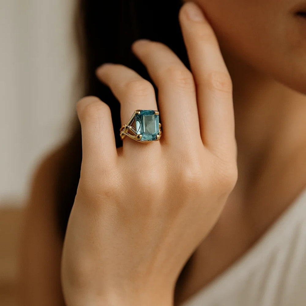 Vintage Gold Ring with Blue Crystal - Elegant Statement Jewelry for Women 4