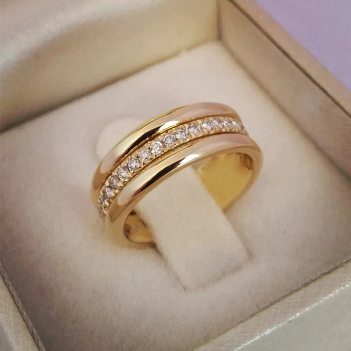Vintage Gold Ring with Crystal Inlay - Elegant Jewelry for Women, Perfect for Everyday Wear 0